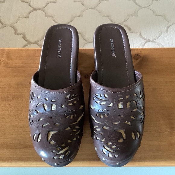 Dockers Leather Laser Cut Clogs - Picture 1 of 5